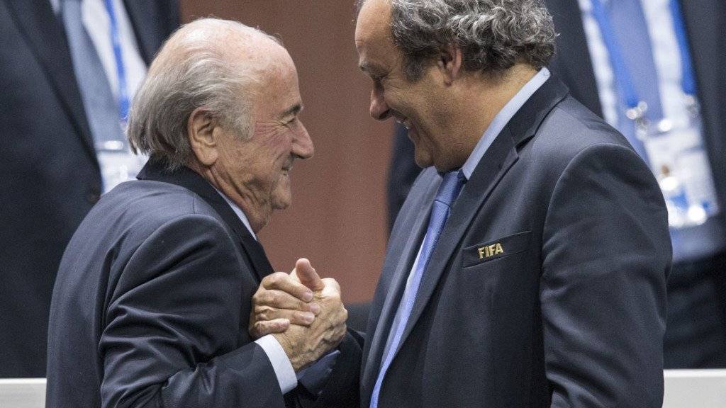 Sepp Blatter (links) und Michel Platini Ende Mai bei der Wiederwahl von Blatter als FIFA-Präsident