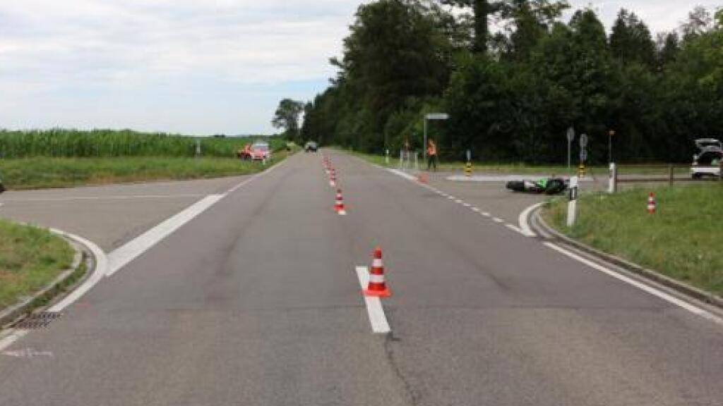Warum das Motorrad in Brütten mit dem Auto zusammengestossen ist, wird noch abgeklärt.