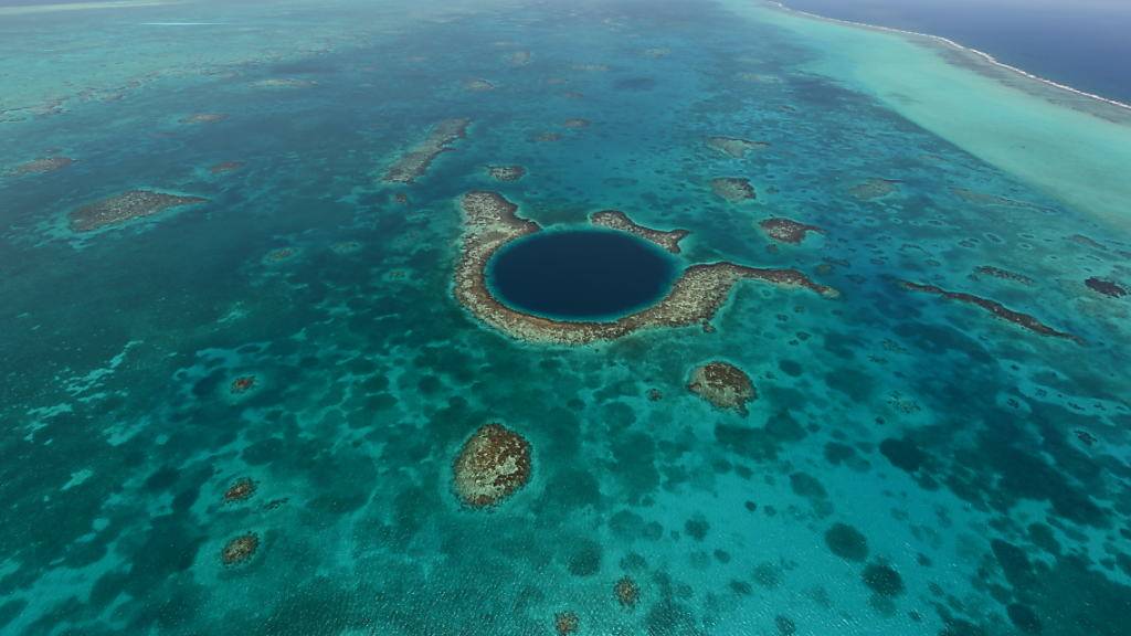 Blick auf das Riff vor Belize: Es zählt zu den akut bedrohten UNESCO-Weltnaturerbe-Stätten. (Archivbild)
