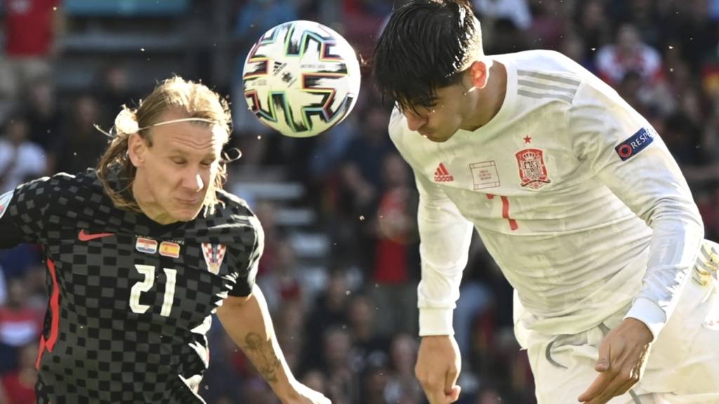 Vor drei Jahren setzten sich die Spanier (Alvaro Morata, rechts) im EM-Achtelfinal gegen Kroatien (Domagoj Vida) spektakulär 5:3 nach Verlängerung durch