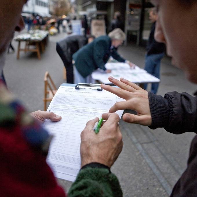 Bezahlte Unterschriften verbieten? Leichter gesagt als getan