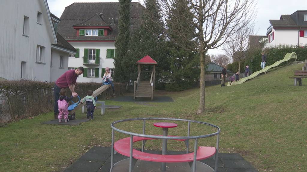 Eltern fordern mehr Spielplätze in Schwyz