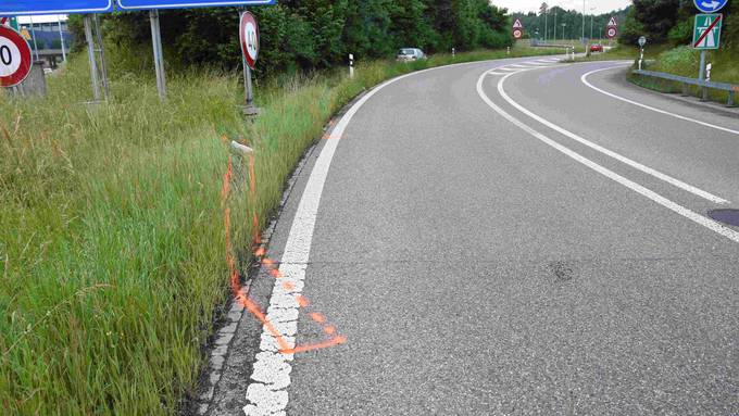 25-Jähriger nickt ein und baut Unfall