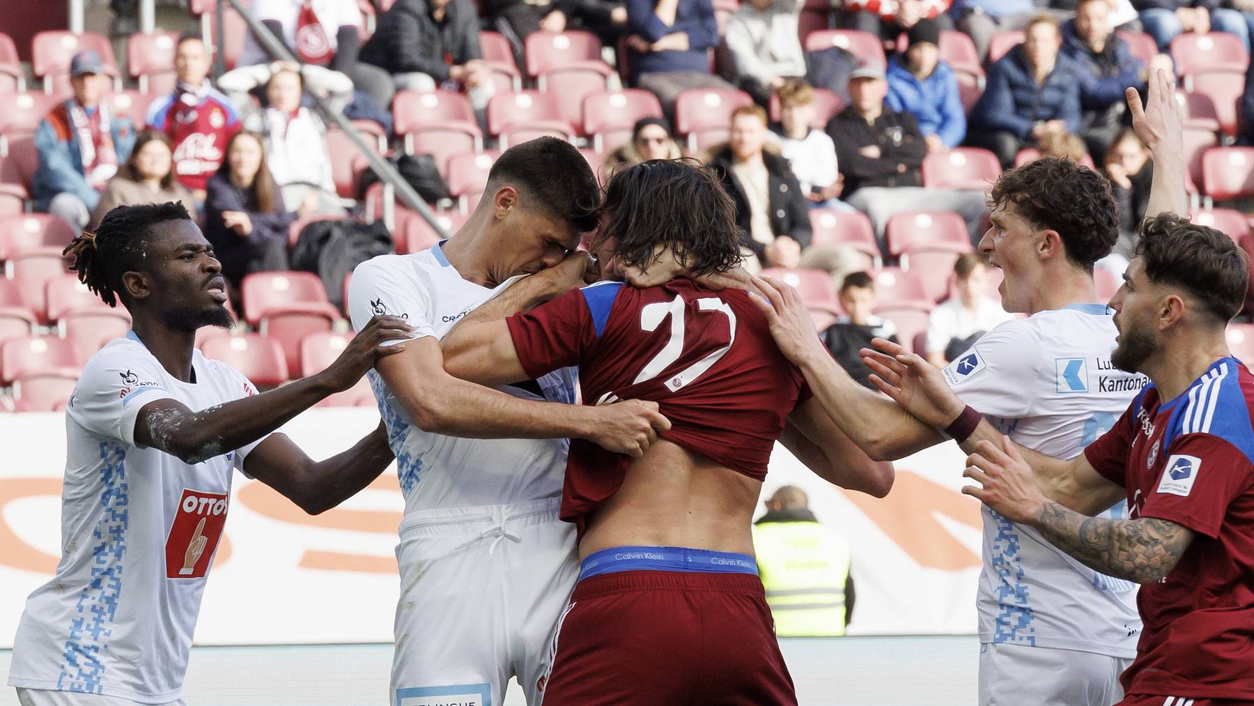 Servette's forward Enzo Crivelli, centre, headbutts Luzern's defender Ismajl Beka, 2nd left, and is sent off, during the Super League soccer match of Swiss Championship between Servette FC and Luzern, at the Stade de Geneve stadium, in Geneva, Switzerland, Sunday, March 12, 2023.