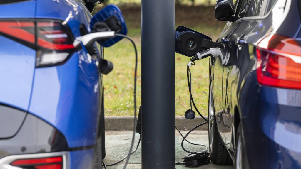 Im vergangenen Jahr kamen die Steckerfahrzeuge auf einen Marktanteil von 34 Prozent bei den Neuzulassungen in der Schweiz. (Archivbild)