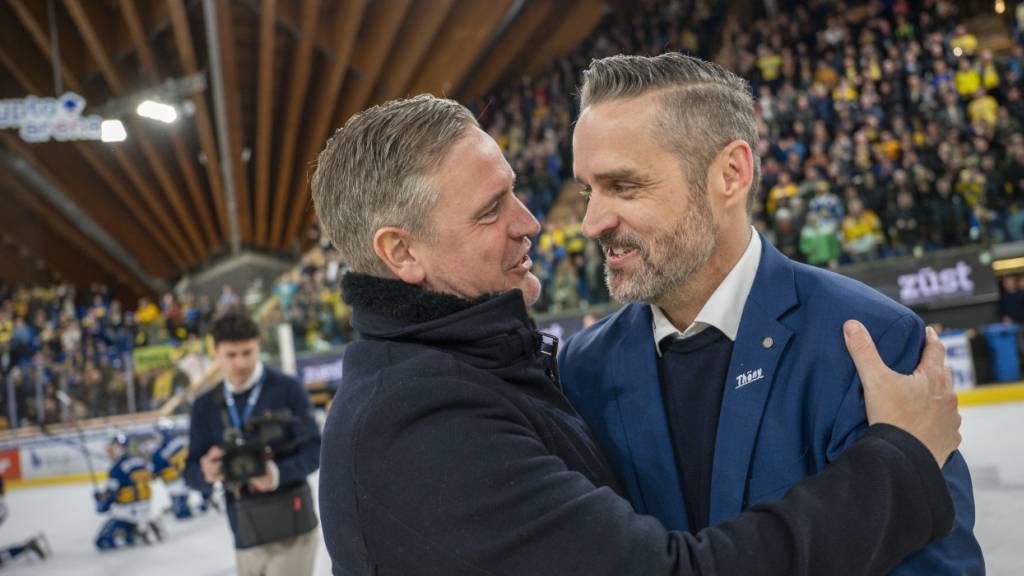 Dan Tangnes (links), jetzt Trainer von Rögle, und der Davoser Head Coach Josh Holden (rechts) werden sich im Rahmen der Champions League wiedersehen