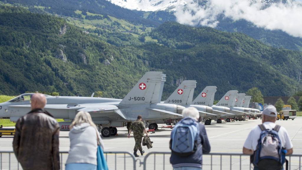 Ab 2030 werden in Meiringen BE die ersten F-35-Kampfjets abheben. Von der Lärmbelastung wäre auch eine Schule betroffen, weshalb die Gemeinde beim Verteidigungsdepartement eine Einsprache eingelegt hat. (Archivbild)