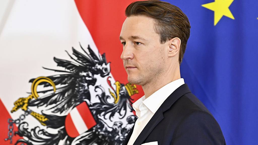 Gernot Blümel (ÖVP), Finanzminister von Österreich, nimmt an einem Regierungstreffen mit Wirtschaftsexperten im Bundeskanzleramt teil.