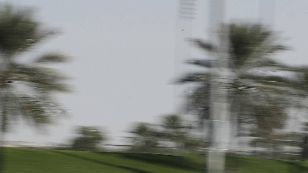 Lewis Hamilton fährt in der Wüste von Abu Dhabi überlegene Bestzeit