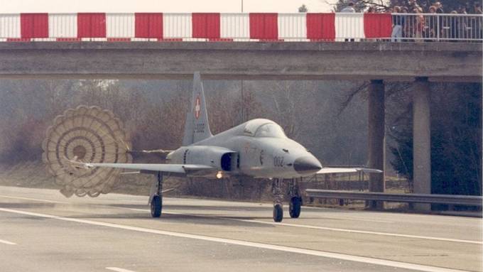 Jetzt fix: Armee sperrt Teil der Autobahn A1 für Kampfjets für 36 Stunden