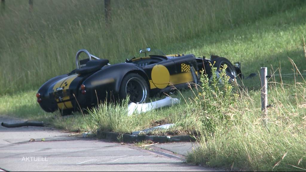 Oldtimer-Crash: Ein 52-Jähriger baut in Büttikon einen schlimmen Selbstunfall