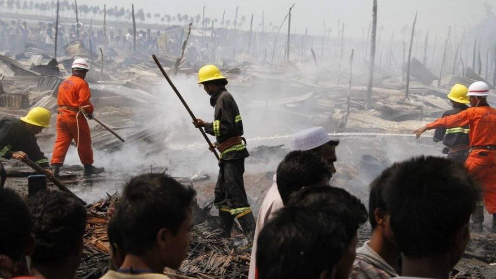 Die Hütten von mehr als 2000 Menschen brannten nieder.