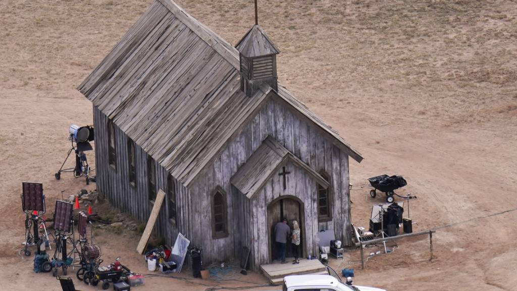 Anderthalb Jahre nach dem tödlichen Schuss auf eine Kamerafrau bei Dreharbeiten für den US-Western «Rust» soll die Arbeit an dem Film diese Woche wiederaufgenommen werden. (Archivbild)