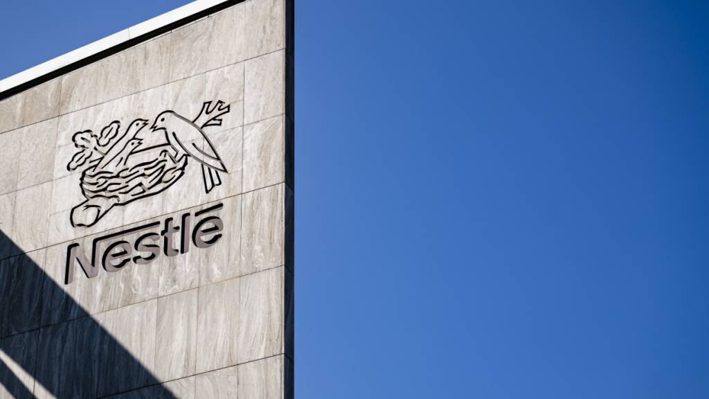 Der Lebensmittelriese Nestlé will den Fokus stärker auf profitable Kernbereiche und Wachstumstreiber legen. Die Strategie präsentierte der neue Verwaltungsratspräsident Pablo Isla an der Generalversammlung in Lausanne. (Archivbild)