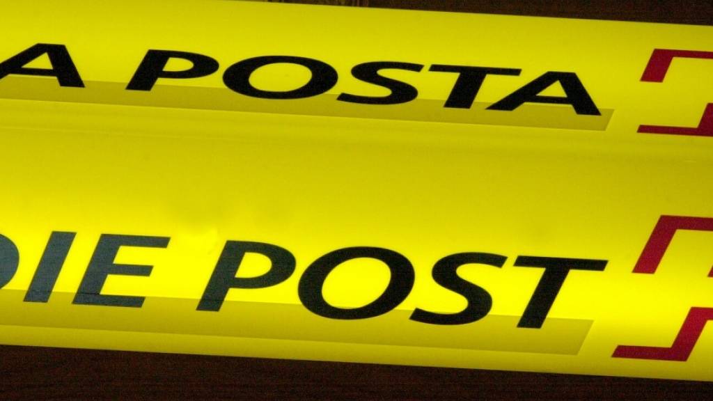 Lichterlöschen bei grossen Post-Leuchtreklamen: Die Post schaltet ab September die grössten Postreklamen früher ab. (Archivbild)