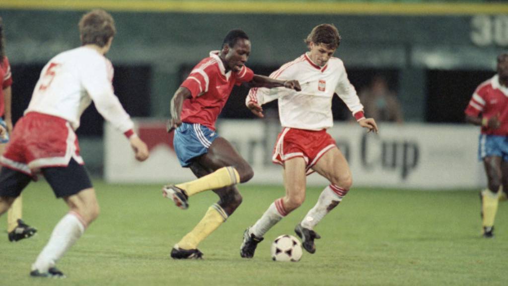Freddy Rincon während eines Länderspiels 1990 gegen Polen.