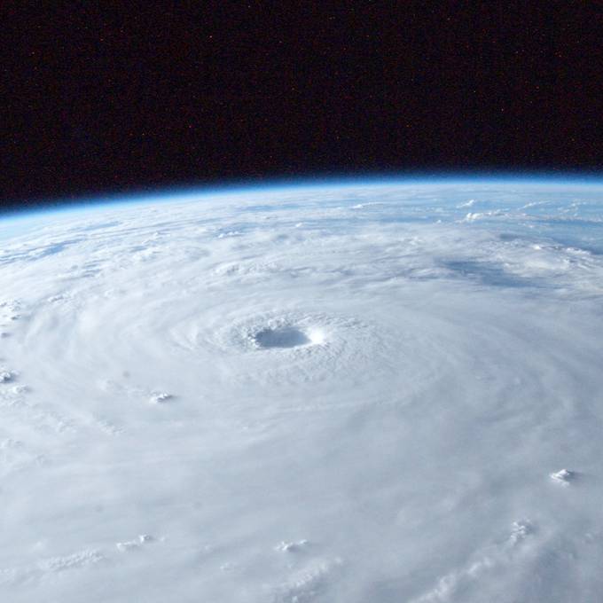 Mega-Taifun trifft auf Japans Küste 