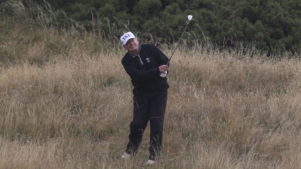 US-Präsident Donald Trump hält sich vor allem mit Golfspielen fit. (Archivbild)