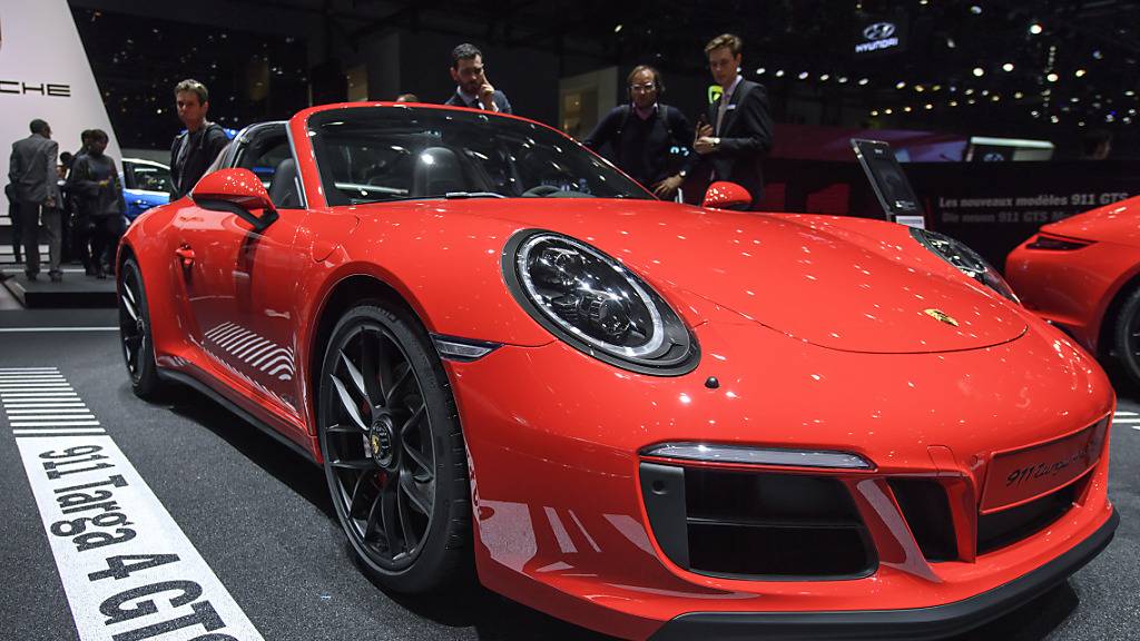 Der Sportwagenbauer Porsche hat im ersten Halbjahr deutlich mehr umgesetzt und verdient. Der Umsatz kletterte um 14 Prozent auf 20,4 Milliarden Euro, der Reingewinn um 10,3 Prozent auf 2,77 Milliarden Euro. (Archivbild)