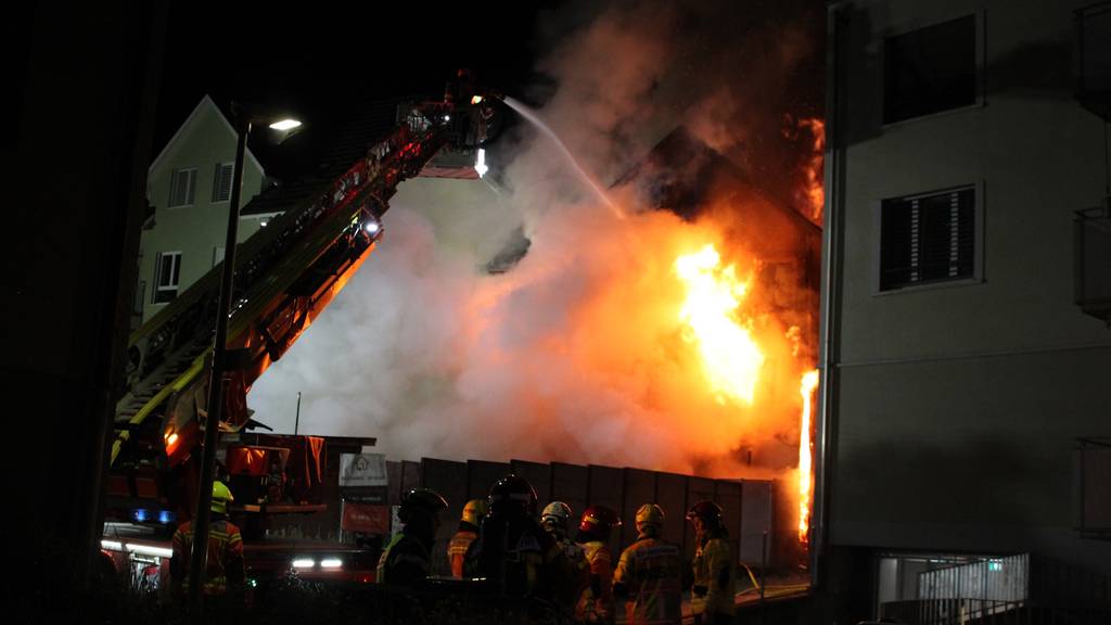 Haus in St.Gallen nach Vollbrand eingestürzt – neun Personen verletzt, zwei noch vermisst