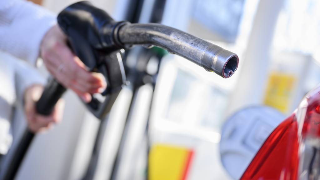 Hohe Benzinpreise - brauchen Autofahrer Unterstützung?