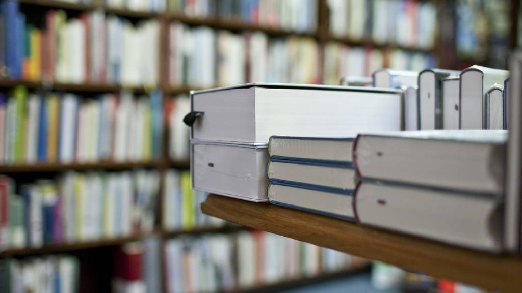 Auf den Schweizer Buchpreis 2023 können Christian Haller, Demian Lienhard, Sarah Elena Müller, Adam Schwarz und Matthias Zschokke hoffen. Die Verantwortlichen haben am Mittwoch diese Nominationen bekannt gegeben.