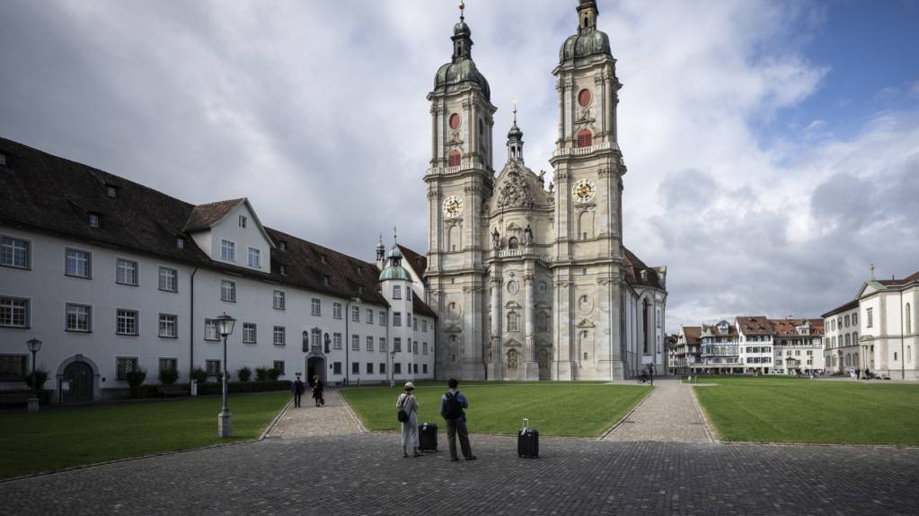 Metallkorrosion stellt ein Risiko für die Lebensdauer der kupfernen Turmdächer der St. Galler Stiftskirche dar, berechneten die Korrosionsforscher.