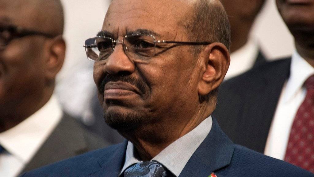 Sudans Präsident Omar al-Baschir hat seinen Aussenminister entlassen, nachdem dieser die Geldnot des Landes publik gemacht hat. (Archivbild)