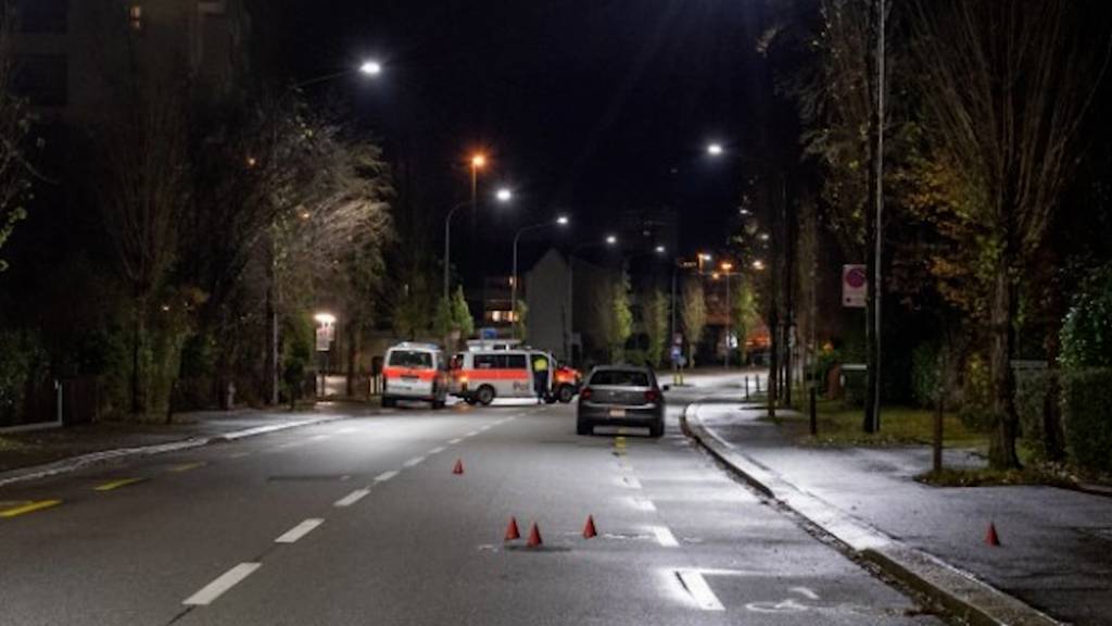 Unklarer Unfallhergang: Frau stirbt nach Kollision mit Auto in Schwamendingen