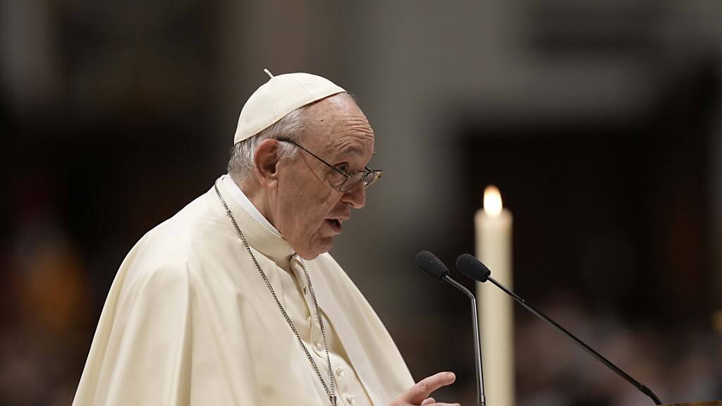 Papst Franziskus hielt beim feierlichen Gottesdienst am Silvesterabend im Petersdom die Predigt. Foto: Andrew Medichini/AP/dpa