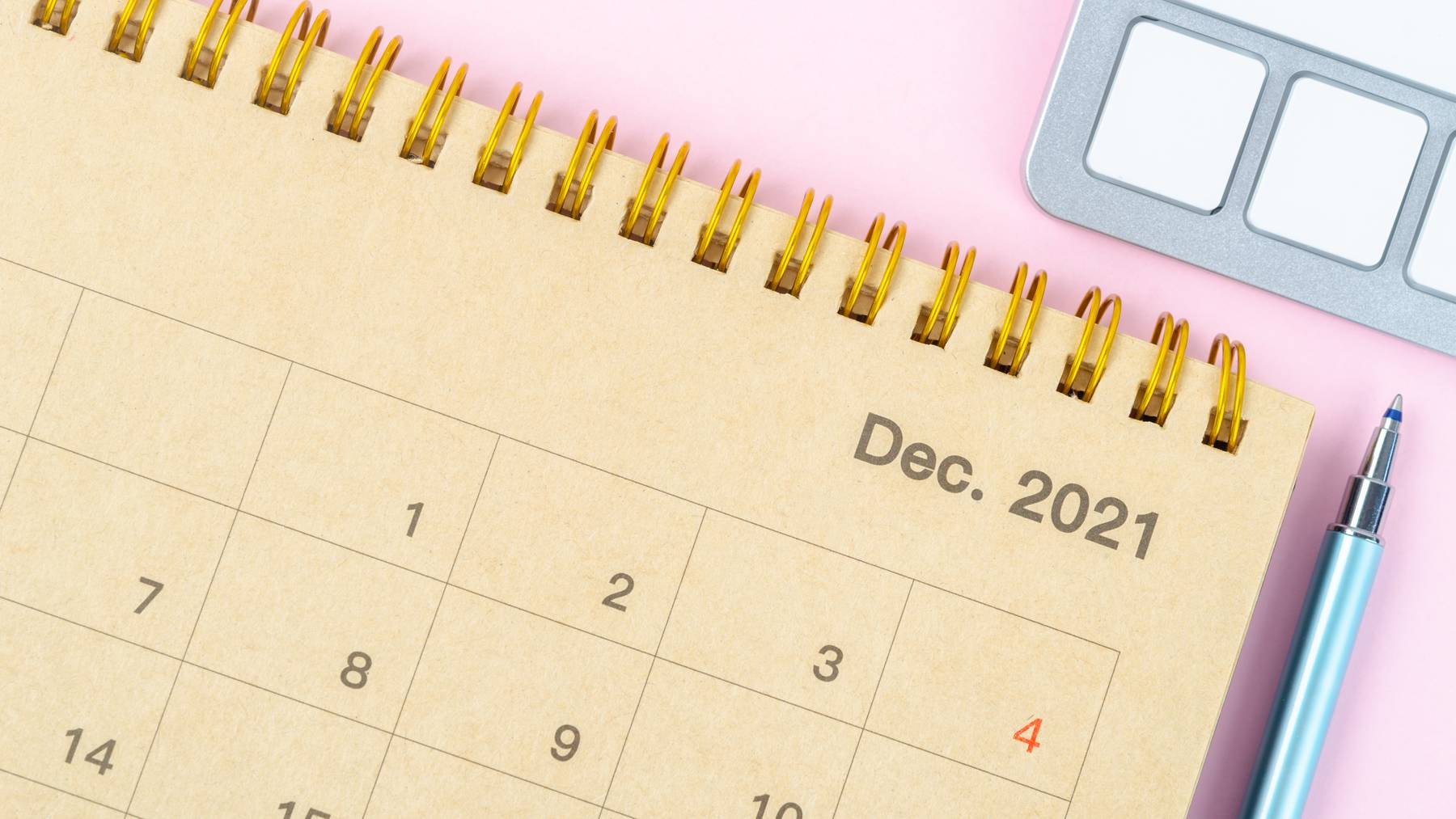 Je nach Unternehmen dürfen Ferientag ins neue Jahr übernommen werden, oder nicht.