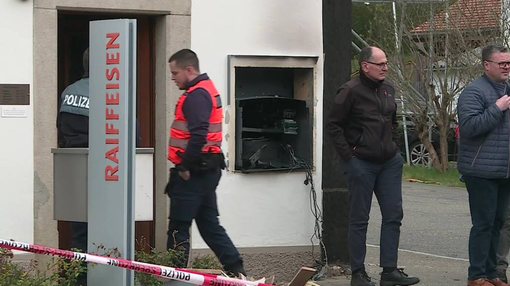 Bankomat in Hofstetten-Flüh gesprengt – Täter auf der Flucht