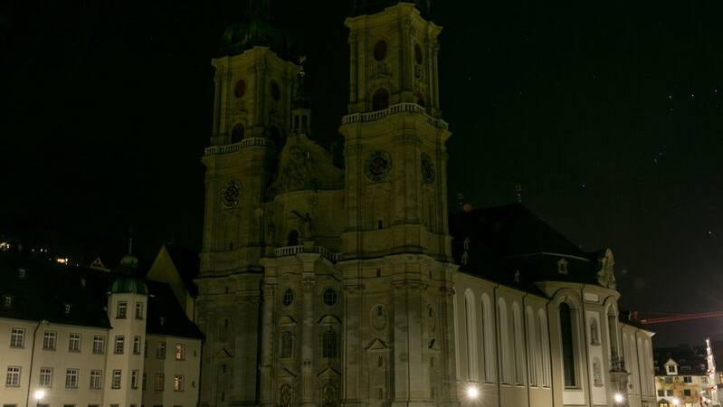 Während einer Stunde werden die Lichter unter anderem beim St.Galler Kloster gelöscht.