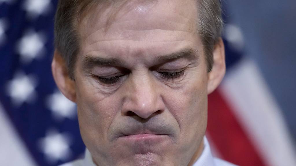 Jim Jordan, Abgeordneter des US-Repräsentantenhauses für Ohio, spricht mit Journalisten über seinen Kampf um das Amt des Sprechers des Repräsentantenhauses im Kapitol. Foto: J. Scott Applewhite/AP/dpa
