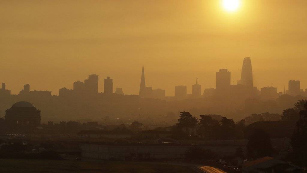 Rauch von den Waldbränden am Donnerstag über der Metropole San Franciso.
