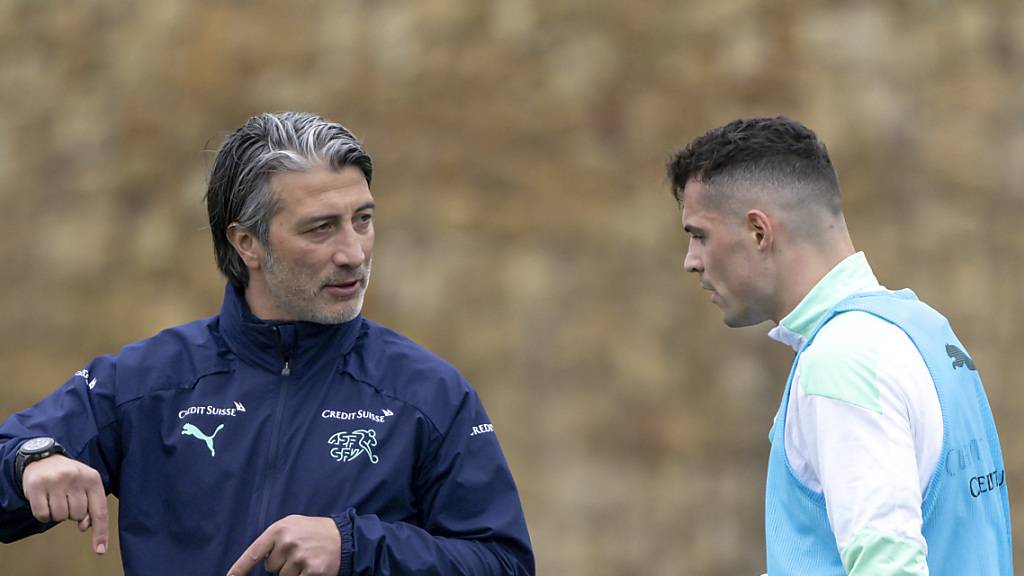 «Der Trainer kennt meinen Einfluss» – Captain Granit Xhaka (rechts) und Nationalcoach Murat Yakin.