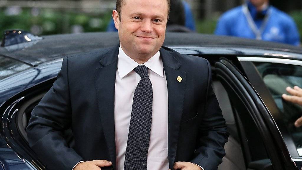 Weil mindestens zwei Angehörige seiner Regierung in den Panama Papers auftauchten, kam Maltas Ministerpräsident Joseph Muscat in Bedrängnis. Nun überstand er eine Misstrauensabstimmung im Parlament. (Archivbild)