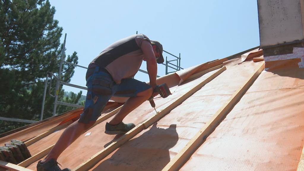Bruthitze auf der Baustelle: Dachdecker leiden unter Sommertemperaturen