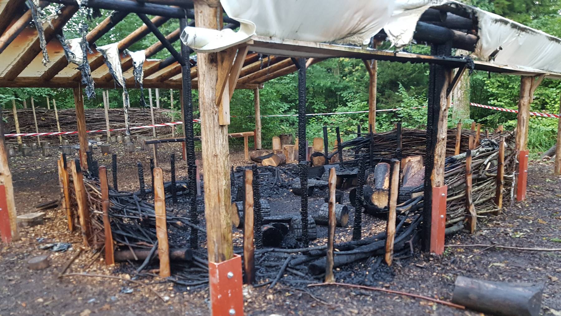 Unbekannte zünden Waldkindergarten an