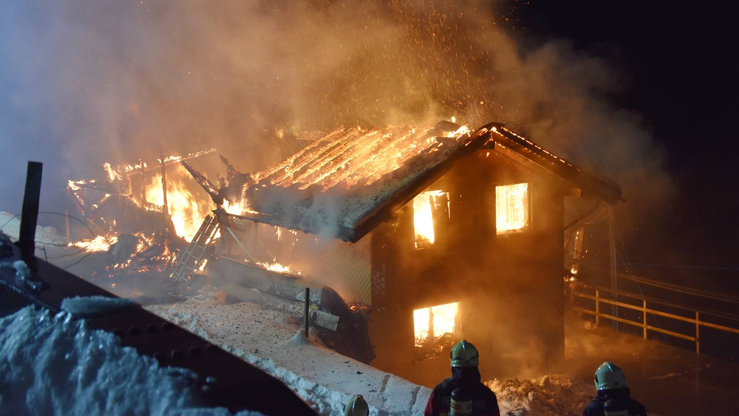 Haus brennt bis auf Grundmauern nieder PilatusToday