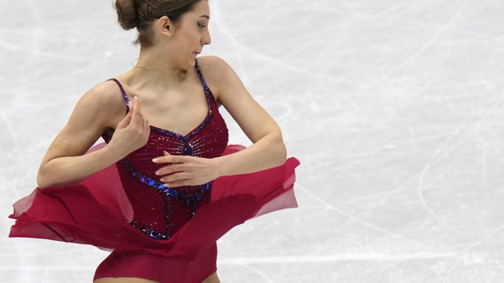 Alexia Paganini wirbelt übers Eis.