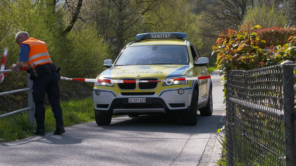 Vier Verletzte in Au aufgefunden – Polizei nimmt Tatverdächtigen nach Fahndung fest