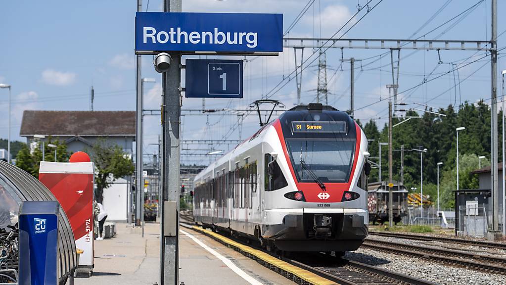 Eine S-Bahn hält am Bahnhof Rothenburg Station. (Archivaufnahme)