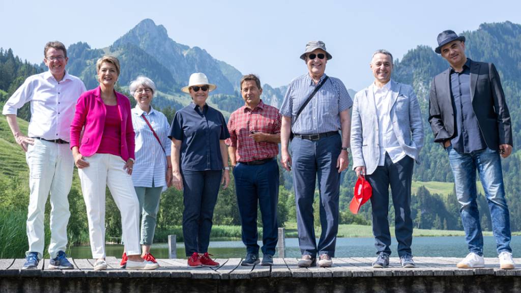 Guy Parmelins «unaufgeregter Wanderlook» bringt ihm eine Nomination für die Humorschaufel des Humorfestivals Arosa ein.