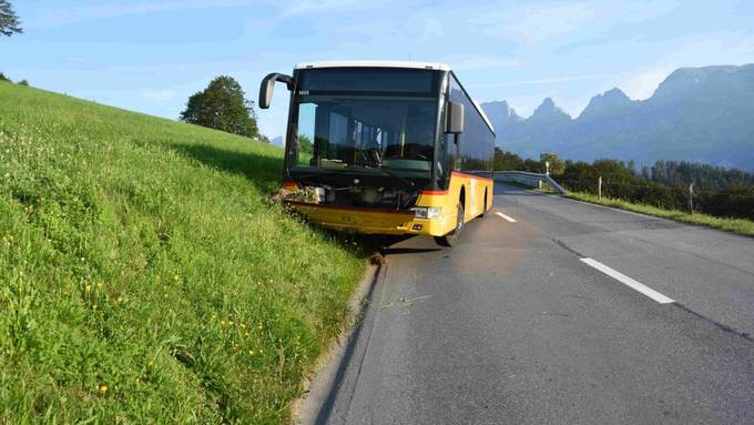 Postautofahrer sackt am Steuer zusammen und stirbt