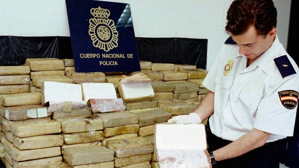 Spanische Polizei bei einem früheren Schlag gegen Kokainschmuggler (Archiv)