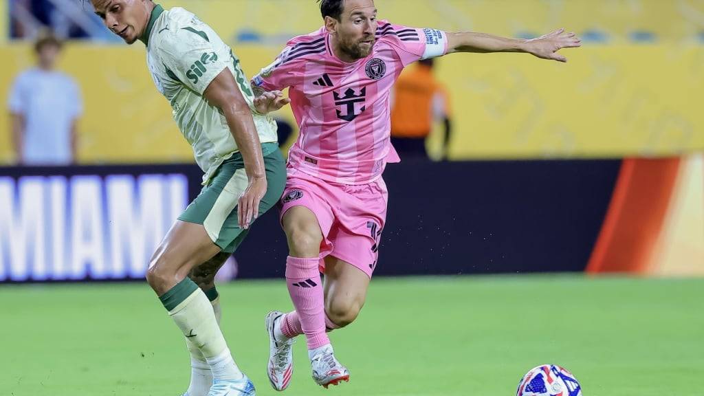 Lionel Messi (rechts) bekommt es mit Inter Miami im Achtelfinal mit Paris Saint-Germain zu tun