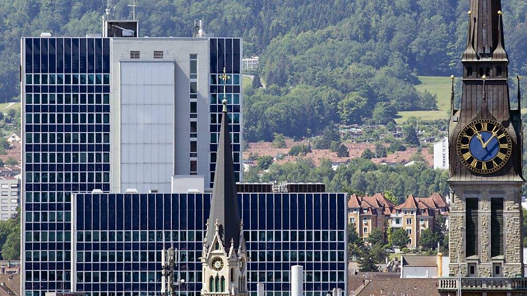 In Zürich ist es für die meisten Behördenvertreterinnen und -vertreter Schluss mit «Goldenen Fallschirmen»: Der Gemeinderat will nur noch Mitgliedern des Stadtrates eine Abgangsentschädigung zahlen. (Archivbild)