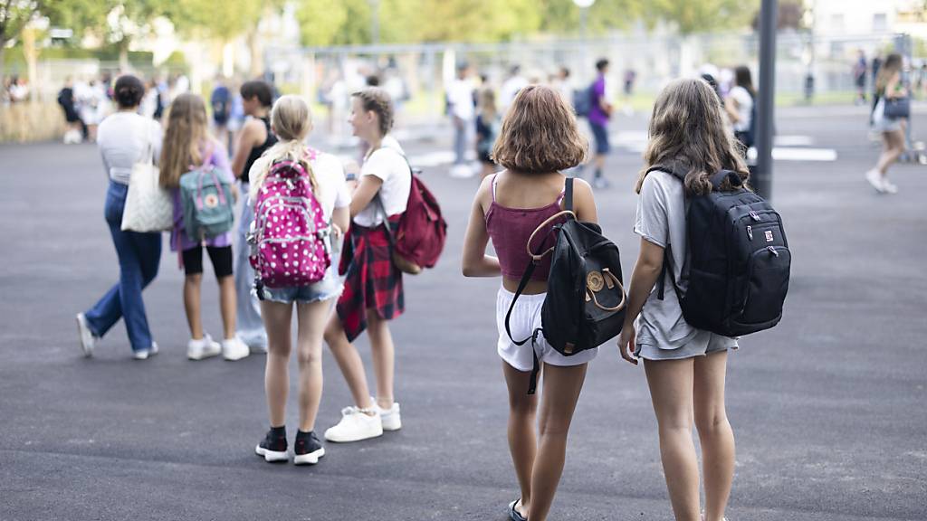 Geschwister sollen in der Stadt Zürich, wann immer möglich, in die selbe Schule eingeteilt werden, fordert ein FDP-Vorstoss. (Archivbild)