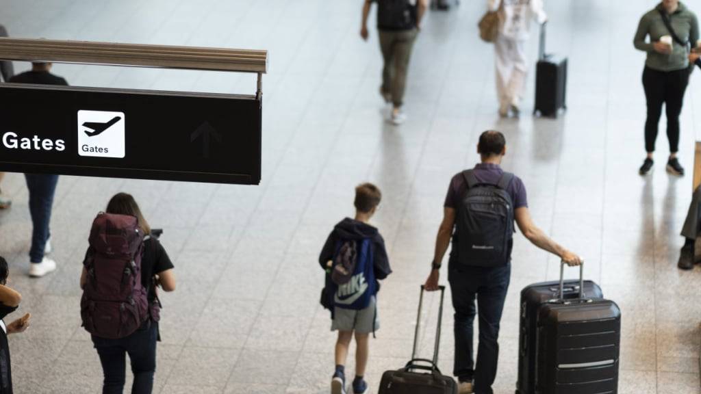 Am Flughafen Zürich werden immer mehr gefährliche Gegenstände im Gepäck der Reisenden gefunden. (Archivbild)